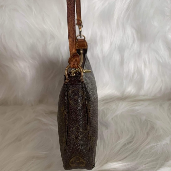 Louis Vuitton monogram Pochette shoulder bag - Picture 9 of 12